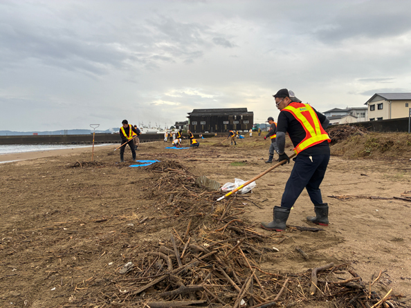 20251109-尾末海岸流木撤去_2